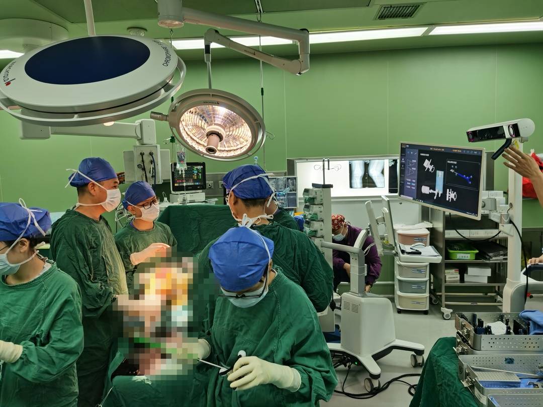 华西医院这台机器人手术全国首例 帮助肺部疾病早诊早治_四川在线