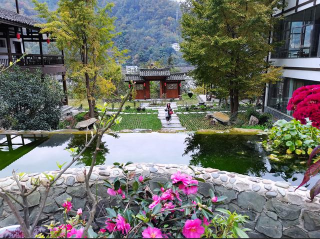 茶园、民宿、古寺....平武这个特色小镇,藏着一个别样的秋天休闲区蓝鸢梦想 - Www.slyday.coM 茶园、民宿、古寺....平武这个特色小镇,藏着一个别样的秋天休闲区蓝鸢梦想 - Www.slyday.coM