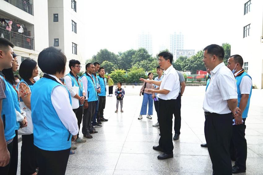 遂溪县:余庆创、陈政以普通公民的身份参加第七次全国人口普查登记休闲区蓝鸢梦想 - Www.slyday.coM 遂溪县:余庆创、陈政以普通公民的身份参加第七次全国人口普查登记休闲区蓝鸢梦想 - Www.slyday.coM