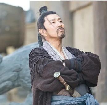 电视剧《楚汉传奇》中的刘邦,早期穿着麻布衣服
