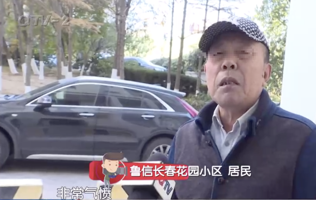 外卖小哥竟在电梯里小便!餐盒就放在脚边 监控