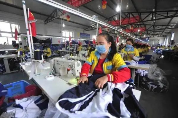 喀什疫情集中暴发的工厂:车间、库房、厕所检