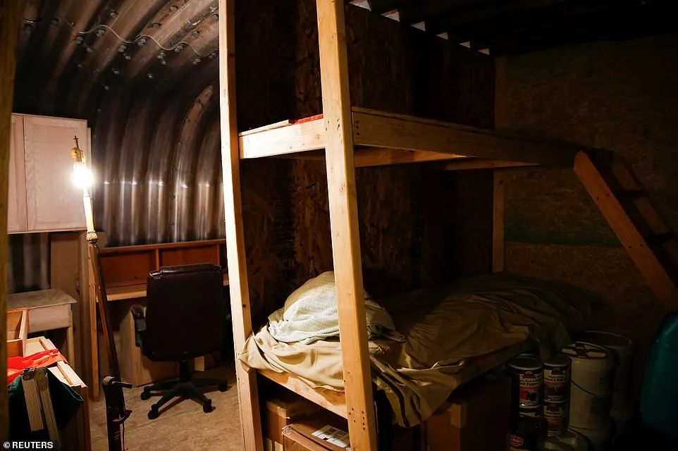 科罗拉多基地内的宿舍。为节约空间,基地内都使用上下铺。