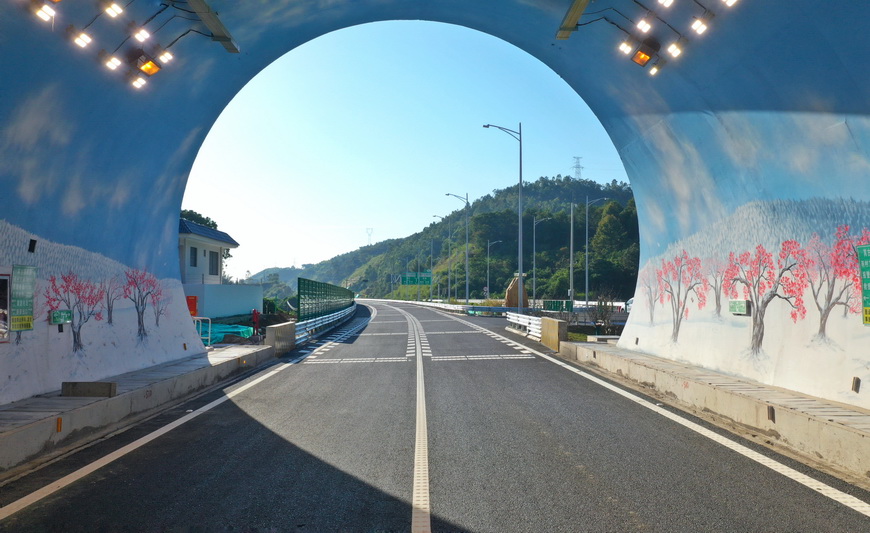 梅州东线其古顶隧道