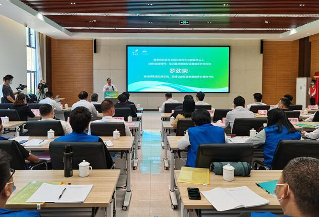 老村长董事长_老村长酒业董事长背景(3)