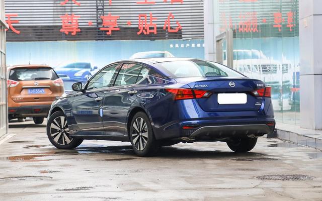 3款优惠大的合资中型车！亚洲龙最高降1.4万、天籁直降3万