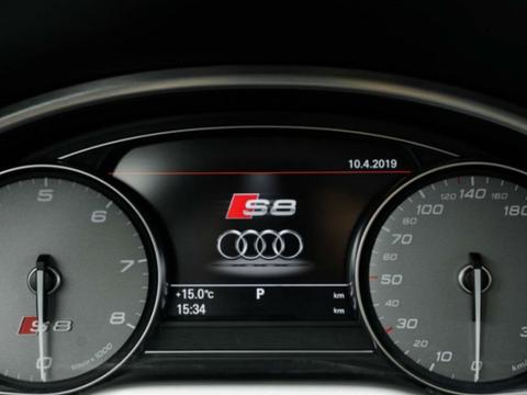 顶配奥迪S8售价不到70万 百公里加速4秒 要啥超跑
