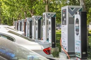 财政部上涨明年新能源汽车补贴预算，利好新能源汽车产业链