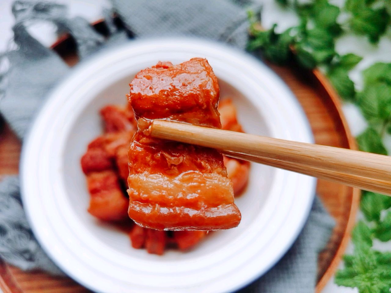 「腐乳焖五花肉」的做法配方，不加一滴油，做出美味的五花肉