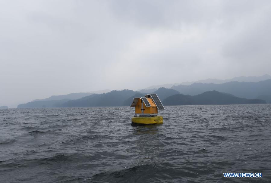 Photo taken on Dec. 1, 2020 shows a water quality detector in the Qiandao Lake in Chun'an County, east China's Zhejiang Province. (Xinhua/Xu Yu)