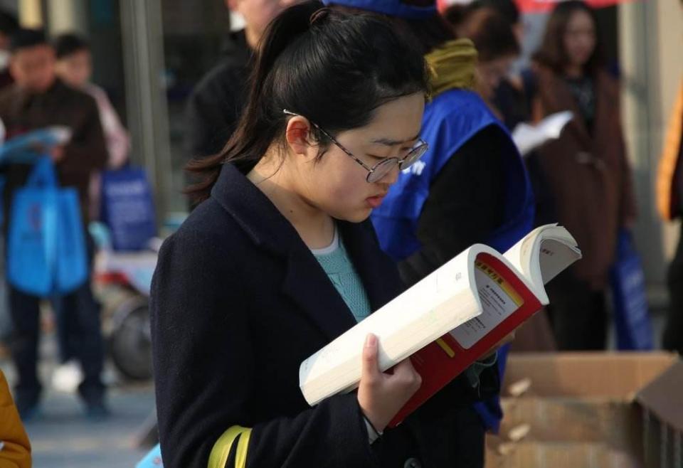 风险预警：女大学的特珠精油按摩真的靠谱吗？亲身实测与深度解析