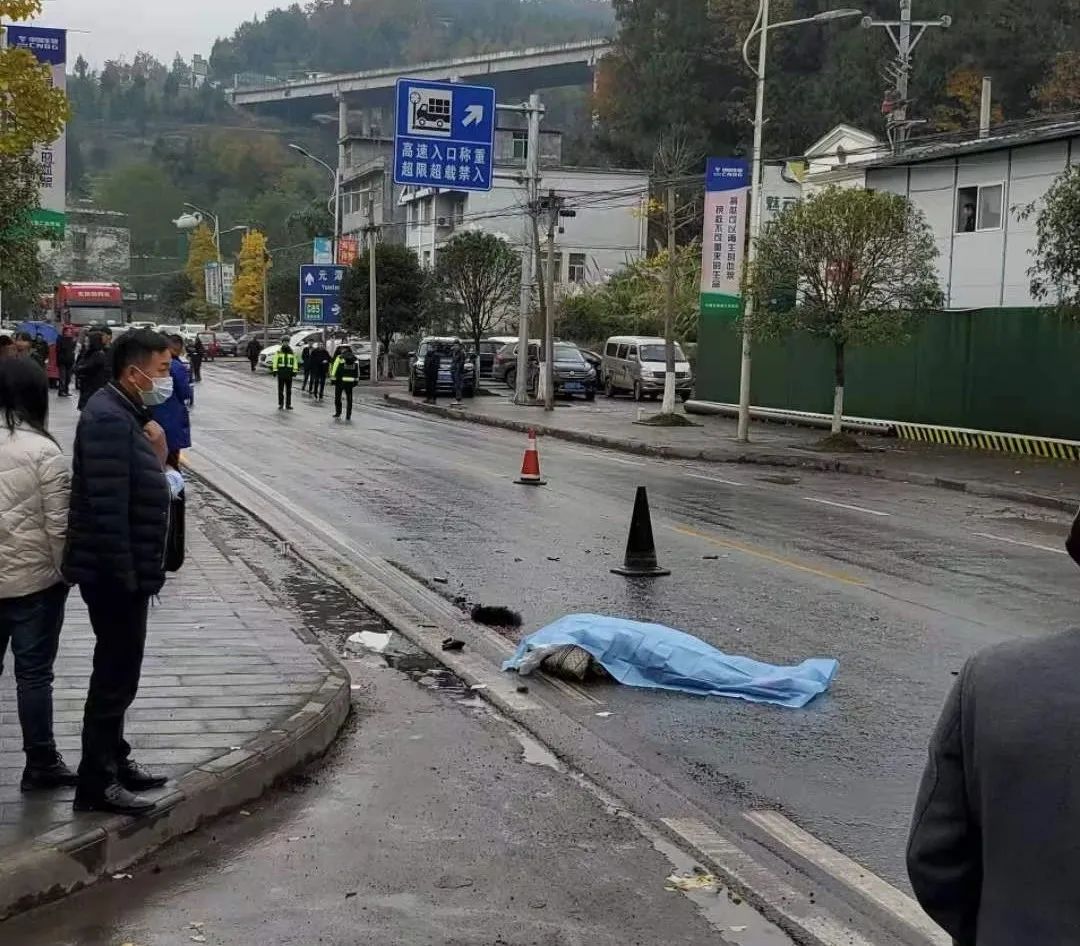 南江县下两镇场镇发生一起交通事故 造成1人死亡4人受伤_四川在线