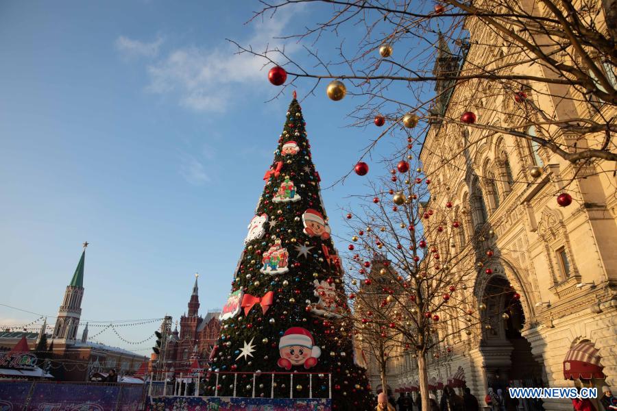 New Year decorations are seen in front of the GUM department store near Red Square in Moscow, Russia, on Dec. 2, 2020. (Xinhua/Bai Xueqi)