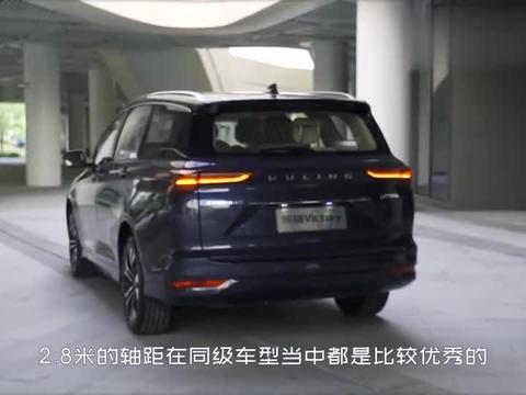 五菱高端家用MPV上市，4+X大四座可平躺，8万多块订单已超2万！