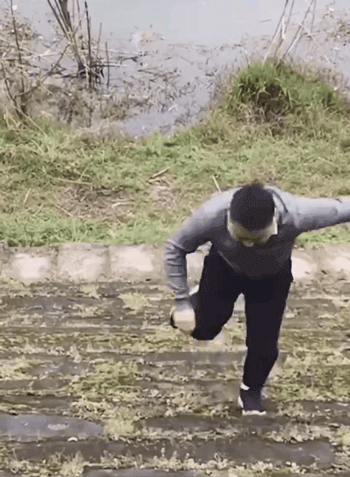 一时激动   ▽   一看就用力过猛   上山容易下山难   ▽   夫妻