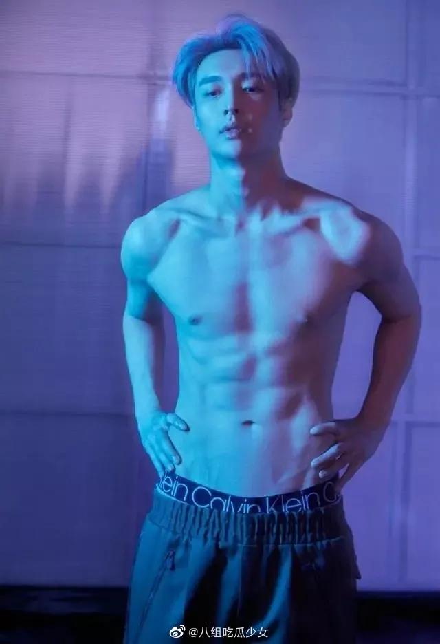 男明星名品腹肌图新鲜出炉 姐妹们准备好哦 张艺兴