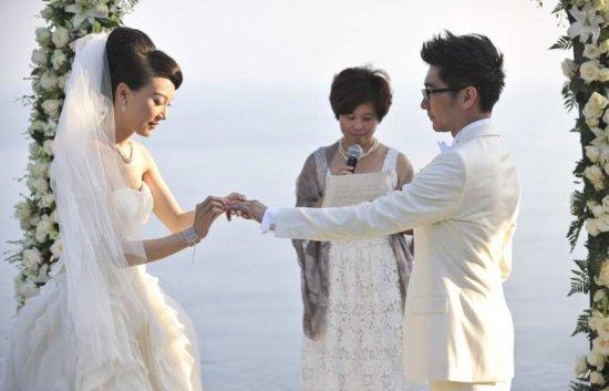 陈数罕晒12岁养女照片,为继子放弃生育,48岁富豪老公气质超然 陈数罕晒12岁养女照片,为继子放弃生育,48岁富豪老公气质超然