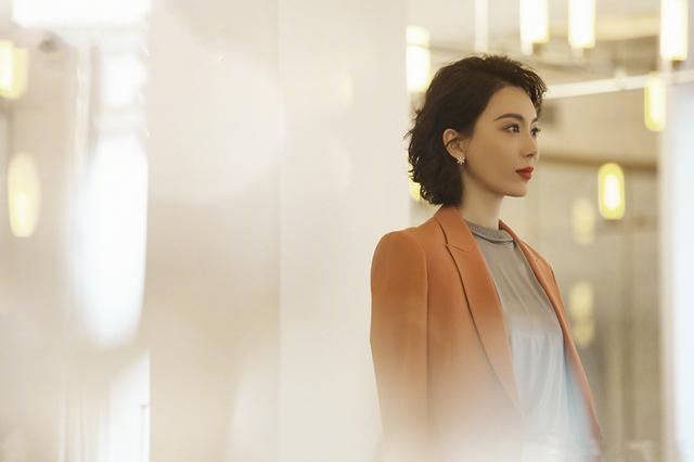 陈数罕晒12岁养女照片,为继子放弃生育,48岁富豪老公气质超然 陈数罕晒12岁养女照片,为继子放弃生育,48岁富豪老公气质超然