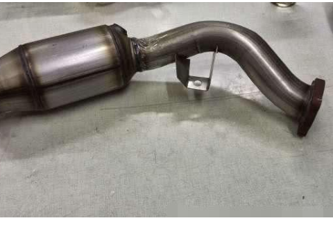 修车时换掉的几个零件，坏了也能卖钱，一定要带走