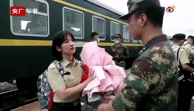 [转载]【原创】读诗人青山隐士《古风诗：军嫂的爱歌词二首》题照