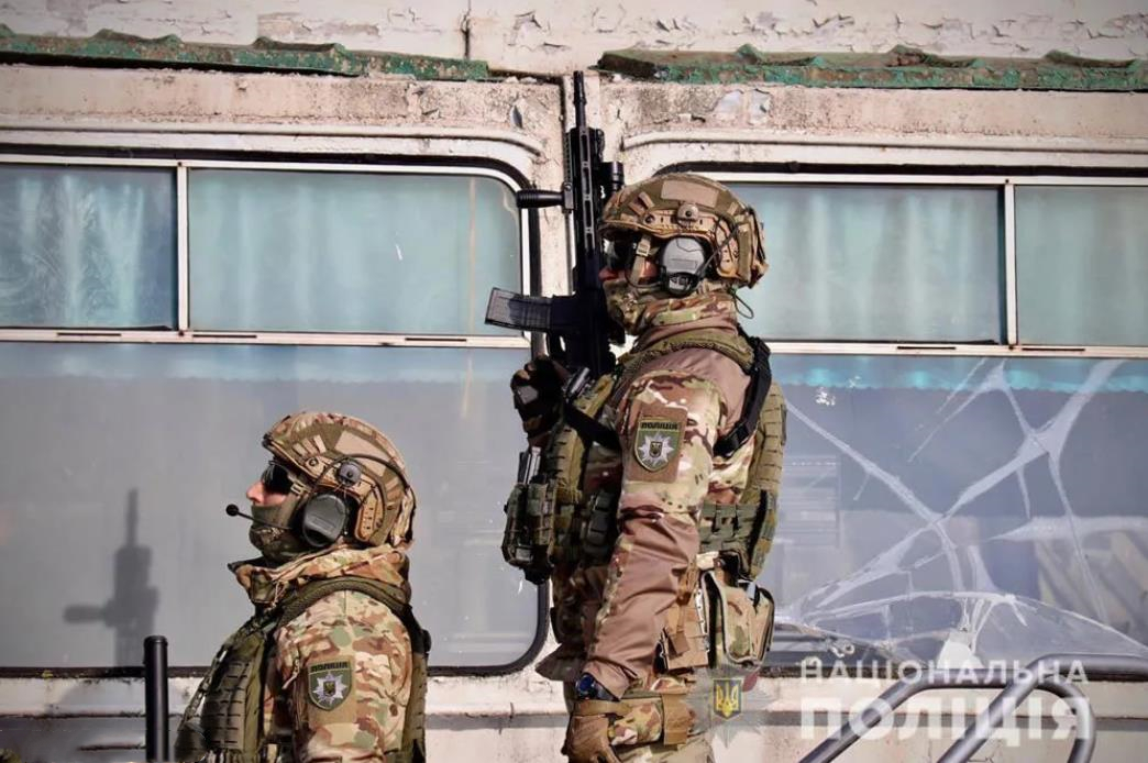 乌克兰特警战术演习国产ar15步枪成主流ak74正在退休