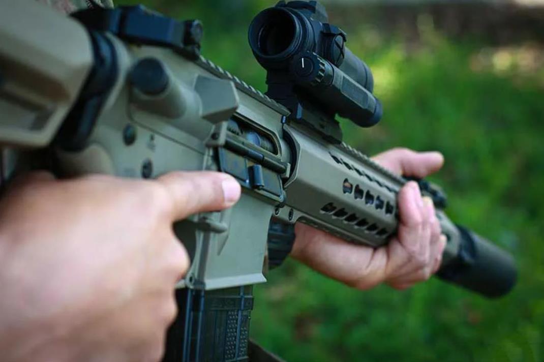  AR 15 AK 74 