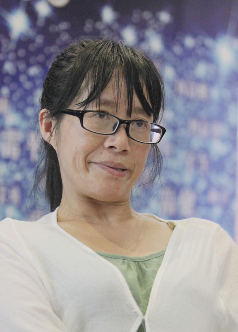 瘫诗人余秀华成名后怒甩丈夫:这个月离婚15万,下个月10万