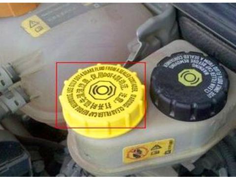 刹车油为啥会吸水？怎样自己检查刹车油？