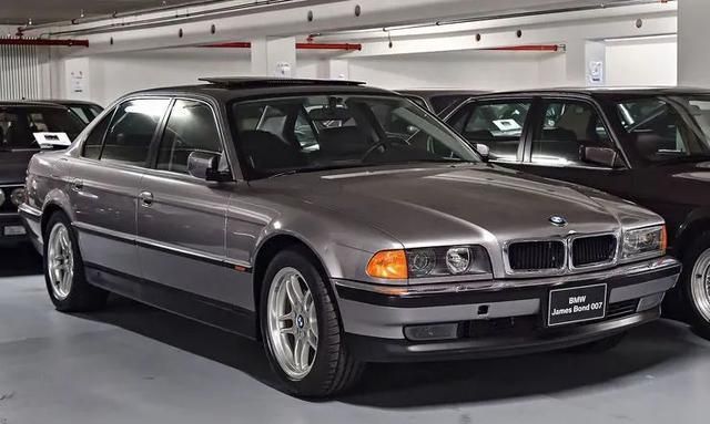 老款宝马750Li,宝马750li老款 迪拜姐带你体验007战车宝马750il超炫酷