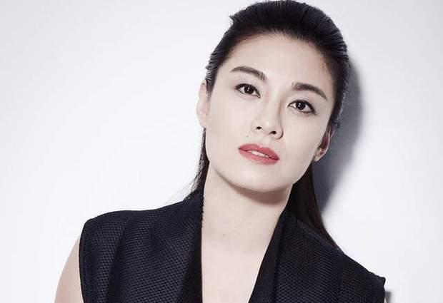 百亿富豪正式否认婚讯,廖碧儿豪门梦碎只是朋友,被传不付抚养费