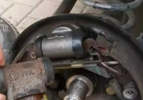 在外面更换火花塞需要了解的4个方面!实用方便,快收藏!