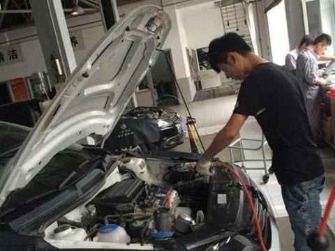 原车防冻液能用多久?修车师傅：记好了只说一次,别等爆缸再后悔