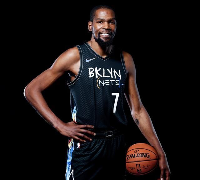 回来了,nba巨星杜兰特定妆照展示篮网7号球衣
