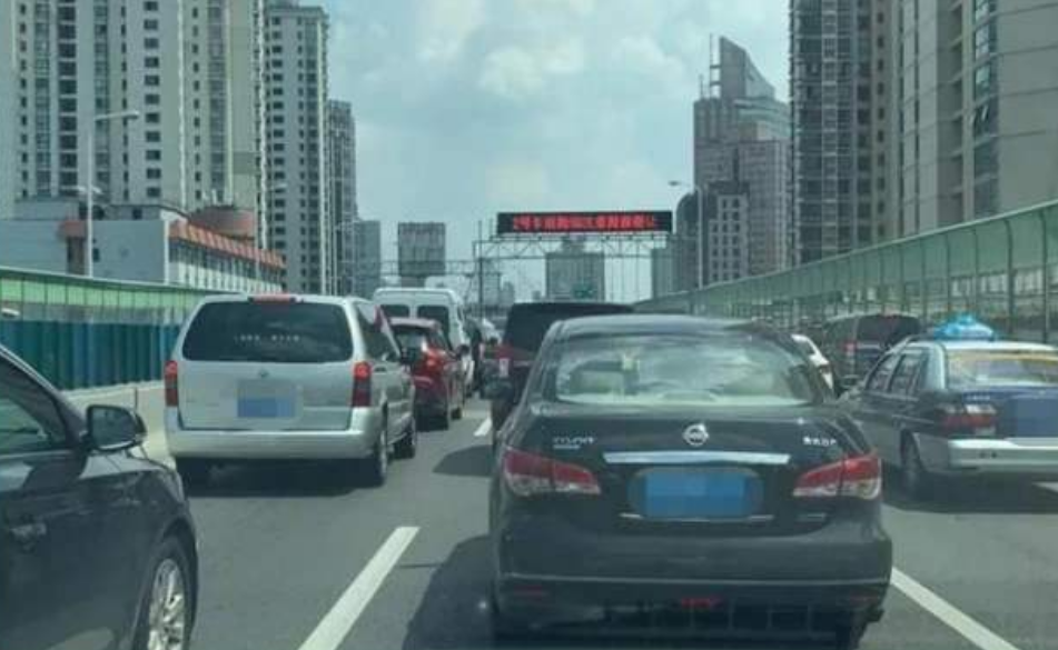 上海清理外地牌照车辆，解决了交通拥堵没？停车位都被抢光了