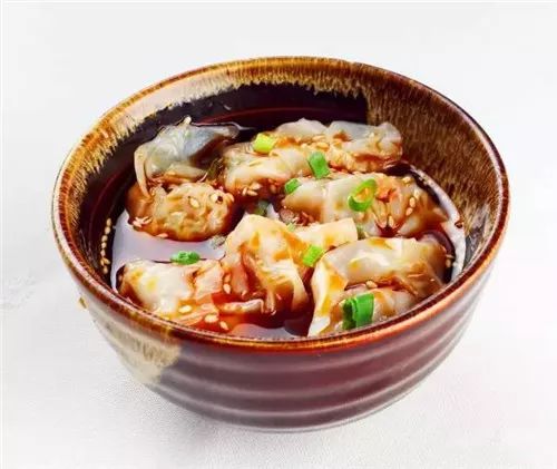 美食:胶东花卷配自制鲅鱼酱、红油抄手、渣渣兔、澳洲小牛肉
