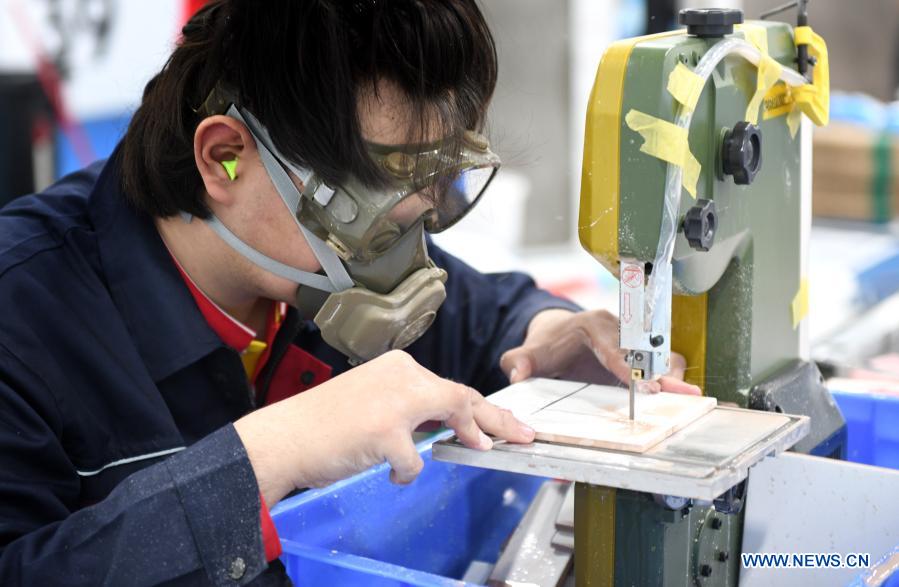 A contestant cuts tile during the first vocational skills competition in Guangzhou, south China's Guangdong Province, Dec. 10, 2020. The competition, running from Thursday to Sunday, will see over 2,500 contestants taking part in 86 catogories of contests. (Xinhua/Lu Hanxin)