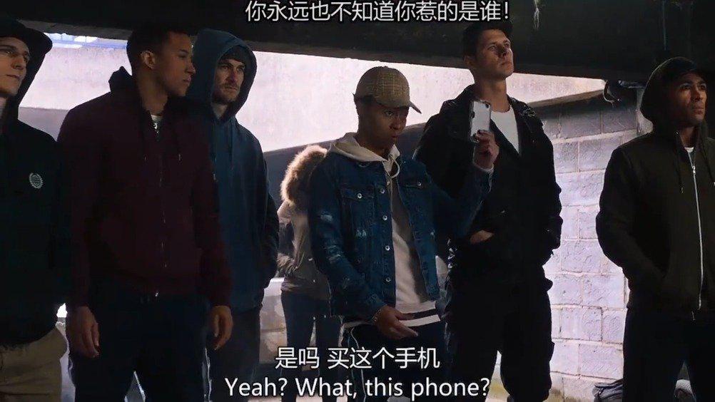 敬酒不吃，吃罚酒！绅士大佬给年轻人上一课！_新浪新闻