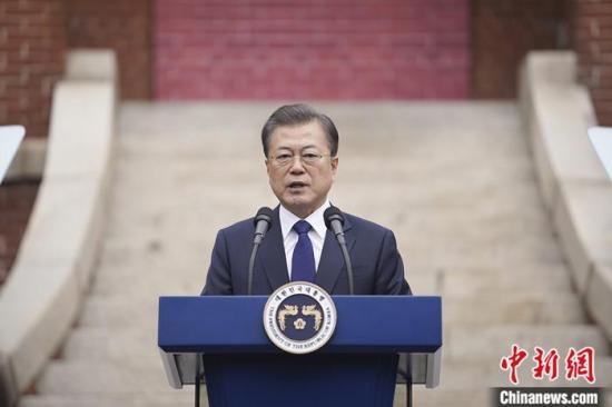 韩国总统文在寅演讲 电视直播为何是黑白画面?