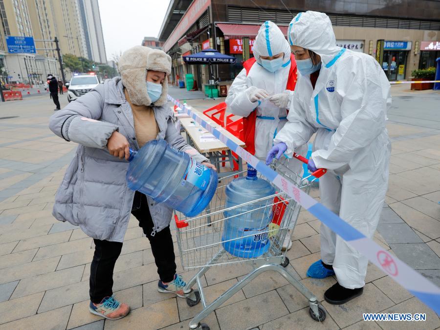Staff members prepare to deliver drinking water ordered by residents of a quarantined residential community in Chenghua District of Chengdu, southwest China's Sichuan Province, Dec. 10, 2020. The community has been re-classified as a COVID-19 medium-risk area starting from 9:00 p.m. on Dec. 8. Its 300-plus households have all been kept in home quarantine. About 70 community workers and volunteers have been assigned to deliver the residents' daily necessities. (Xinhua/Shen Bohan)