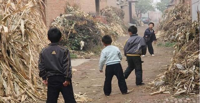上世纪七八十年代,我们农村的孩子,是如此过冬的