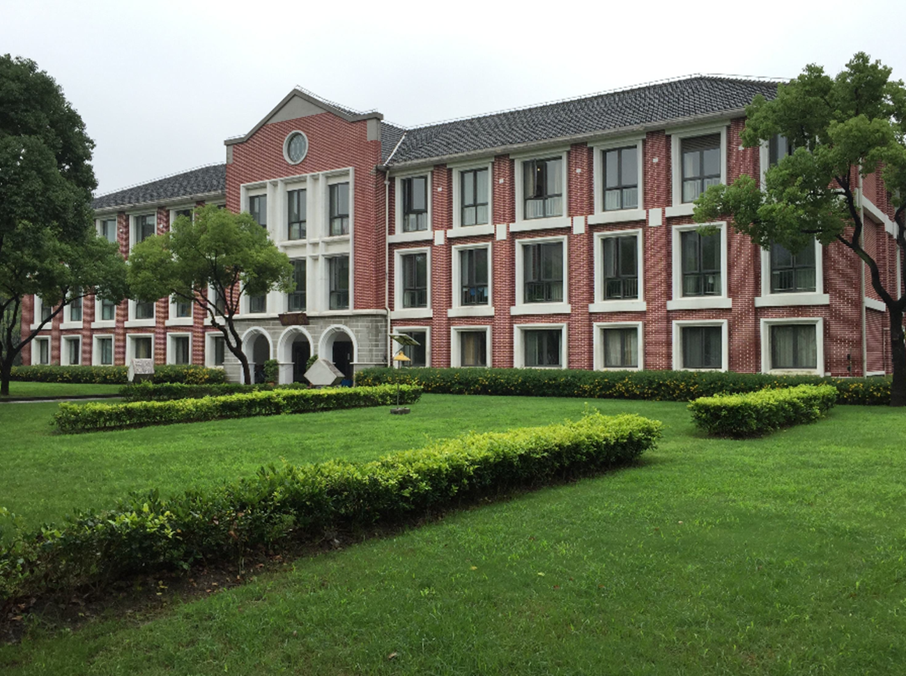 中国大学就业率排行榜_国内985大学就业率排行:第一就业率高达99.2%,却不是清华北大
