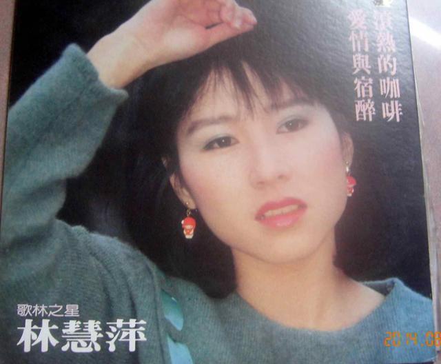 她曾被誉为荧屏第一古装美女，却在当红时嫁给导演，今成单亲妈妈