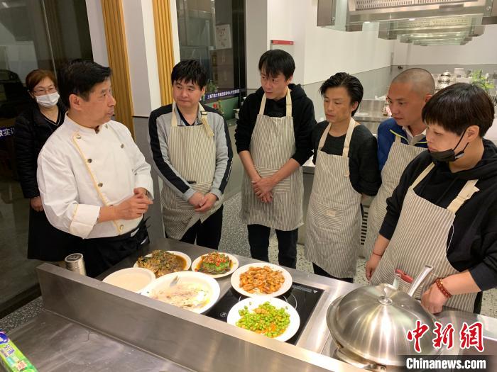 家政专业学员在上课。资料图 赵文秀 摄