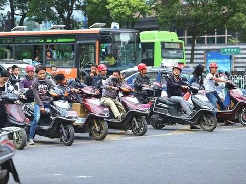 电动车被管制，摩托被禁行，专家惹众怒