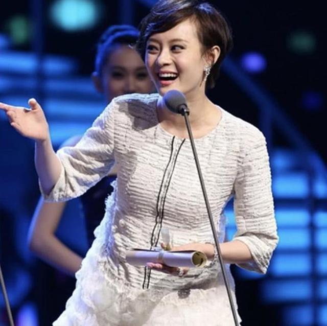 孙俪和马伊琍同穿白裙，俩人虽然只差六岁，但差距却是天壤之别！