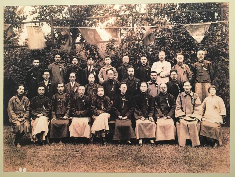 前排右二为叶纫芳,图为1924年国共合作期间,国民党上海执行本部合影.