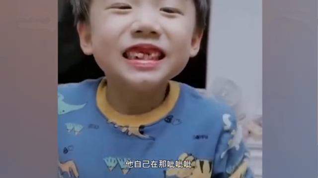 6岁小男孩用吹气的办法吹掉牙齿，网友：想到了小时候换牙的经历