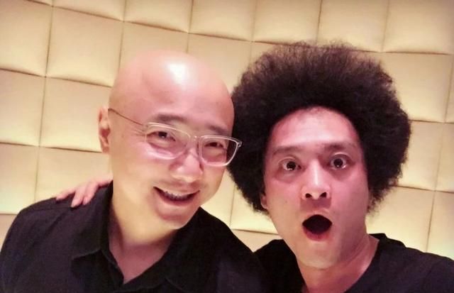 《夜店》中认识了剧中男主角徐峥,双方熟悉后徐峥知晓了赵英俊原来