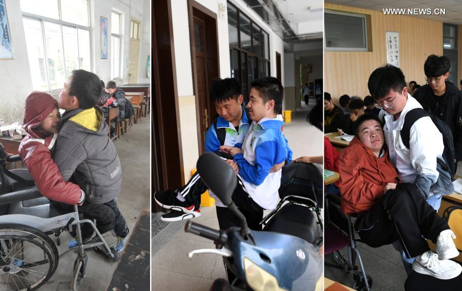Combo photo shows classmate carrying Cheng Dongdong in Qiucun primary school (L, taken on March 3, 2012), in Guangde middle school (C, taken on May 28, 2020) and in Chaohu University (R, taken on Oct. 19, 2020) in east China's Anhui Province. Born in Qiucun Town of Guangde City in 2001, Cheng Dongdong was diagnosed with Amyotrophic Lateral Sclerosis (ALS) in 2008. From primary school to high school, Cheng had been receiving help from his classmates. In September 2020, Cheng began his university life and got supports from his new classmates as before. Looking back at 2020, there are always some warm pictures and touching moments: the dedication on the front line to fight against the epidemic, the perseverance on the way out of poverty, the courage to shoulder the responsibility on the embankment against the flood, the joy and pride when reaching the summit of Mount Qomolangma... These people and things touch our hearts and give us warmth and strength. (Xinhua)