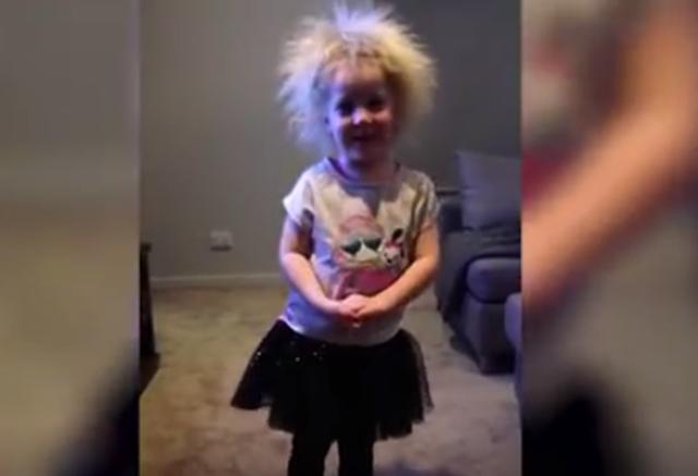 10岁小女孩患难梳头综合征,和爱因斯坦是“同款”,网友:很酷啊 10岁小女孩患难梳头综合征,和爱因斯坦是“同款”,网友:很酷啊